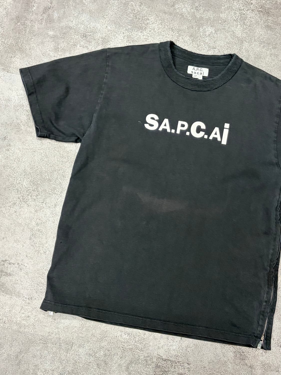 A.P.C x sacai 스펠아웃 반팔 티셔츠 상품이미지3