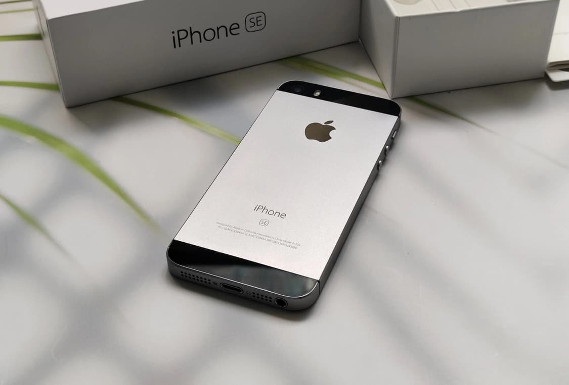 아이폰 SE 1 스페이스 그레이 64GB 팝니다 상품이미지2