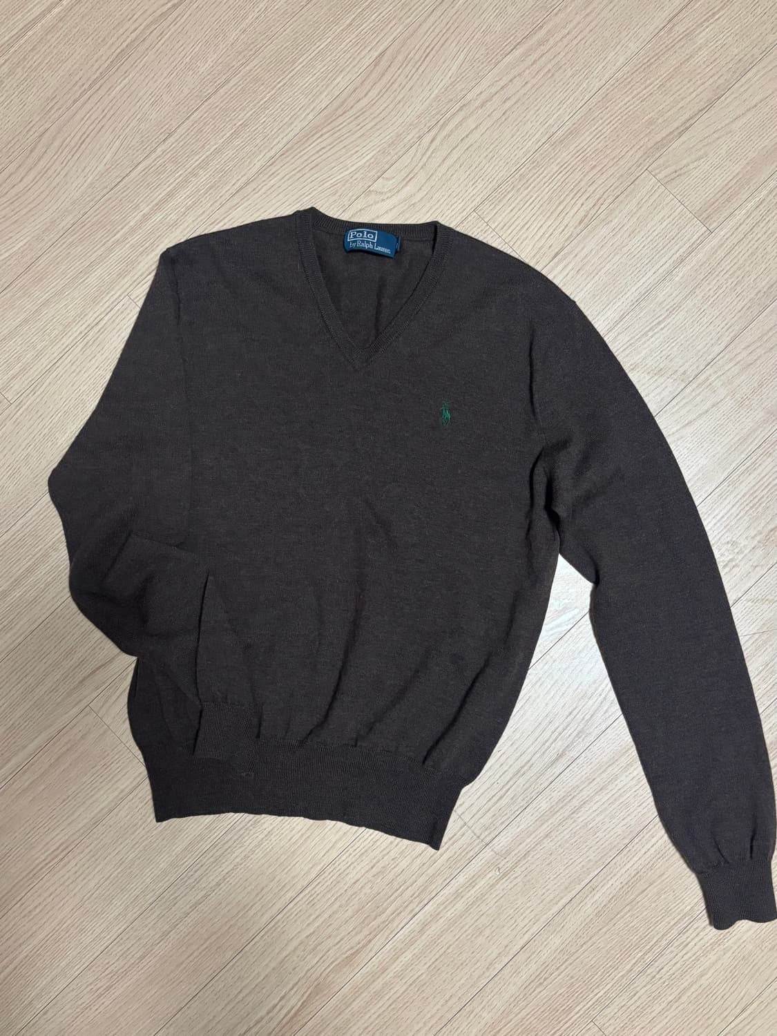 폴로 브이넥 니트  상품이미지1