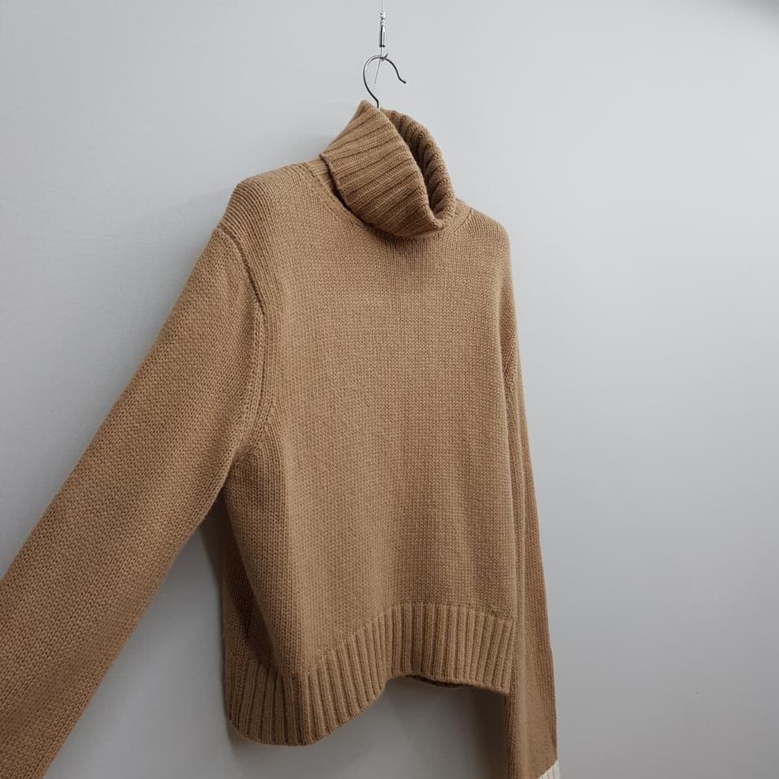 AND YOU 앤유 코펜하겐 배색 소매 하프 터틀넥 니트 1사이즈 상품이미지3