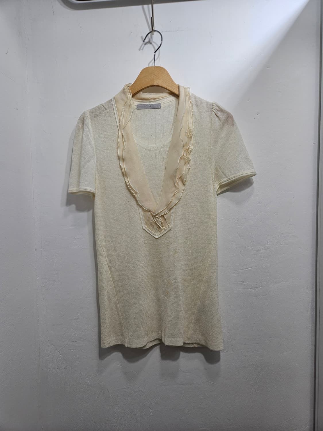 데코(DECO) 실크 프릴 장식 린넨혼방 반팔 니트 상품이미지1