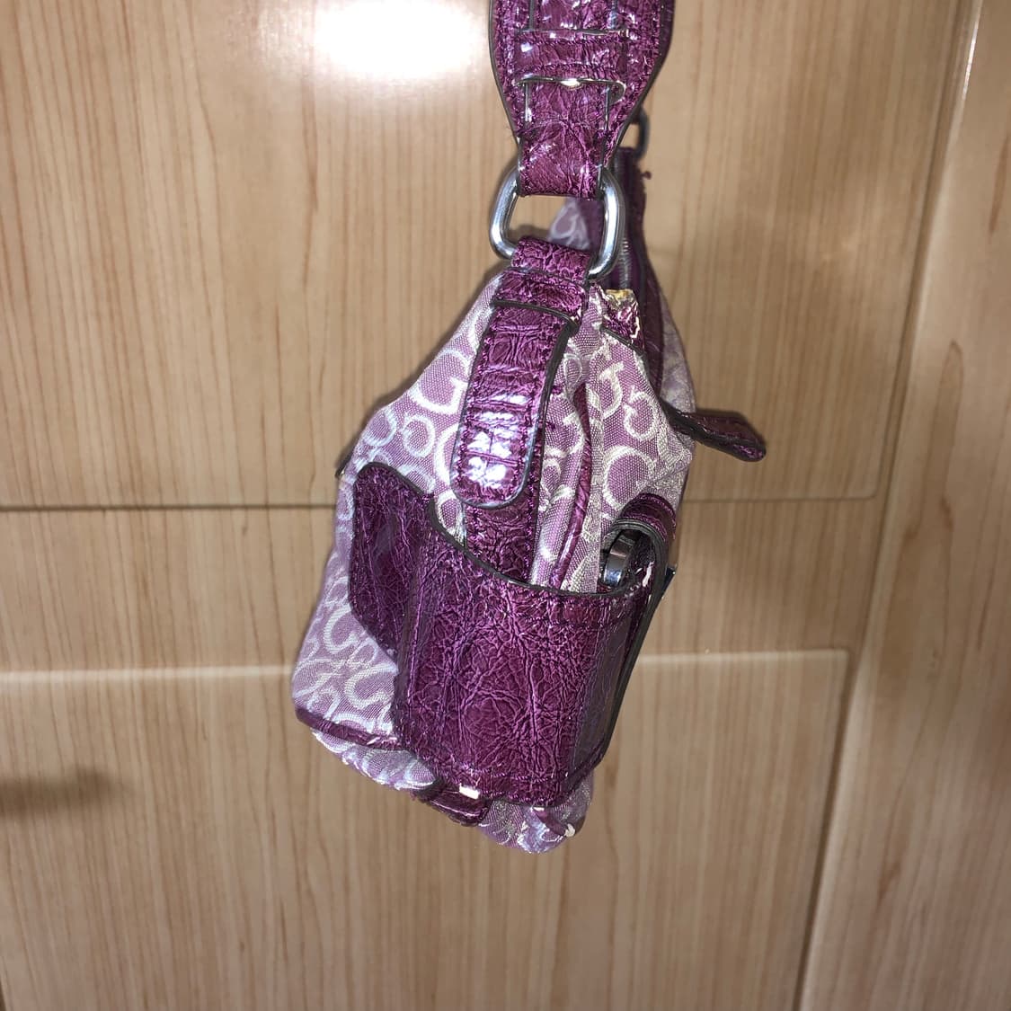 게스 보라 숄더백 🛒  상품이미지4