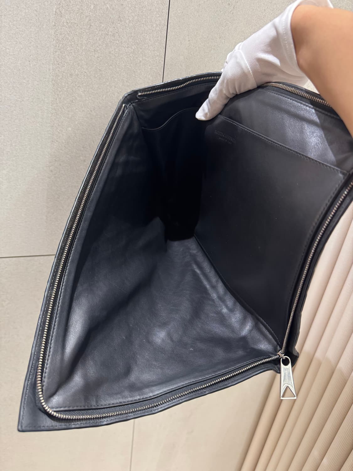 (정품/백화점판) 보테가베네타 클래식 하프 클러치 상품이미지3