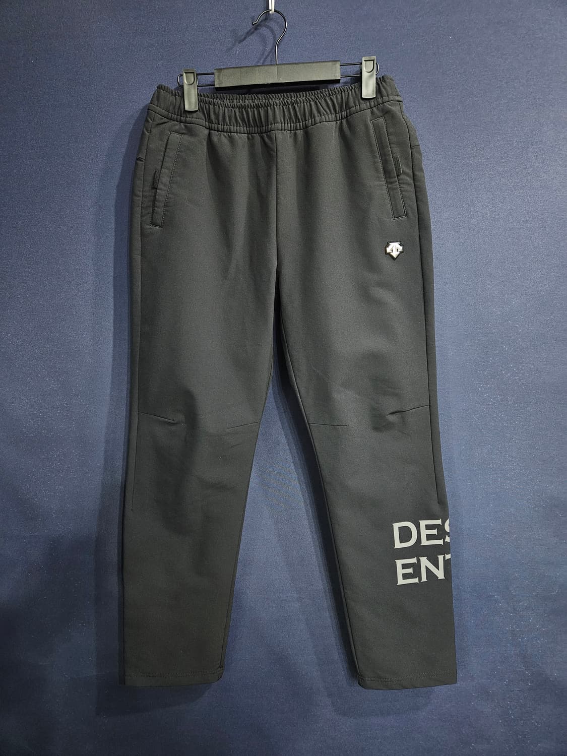 데상트 차콜컬러 남성 허리 30~32 기모 밴드팬츠  상품이미지1