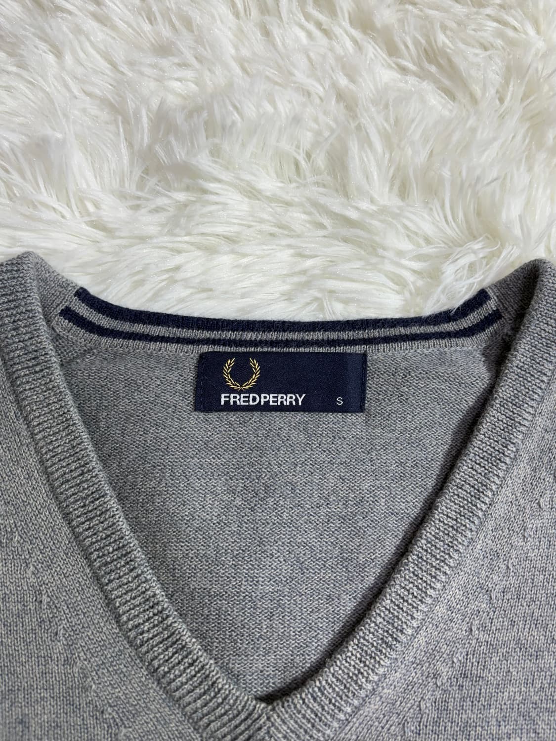 프레드페리 그레이 브이넥 니트 상품이미지6