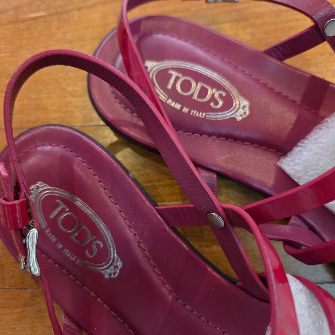 TOD'S 토즈 에나멜 버건디 스트랩 샌들 상품이미지4