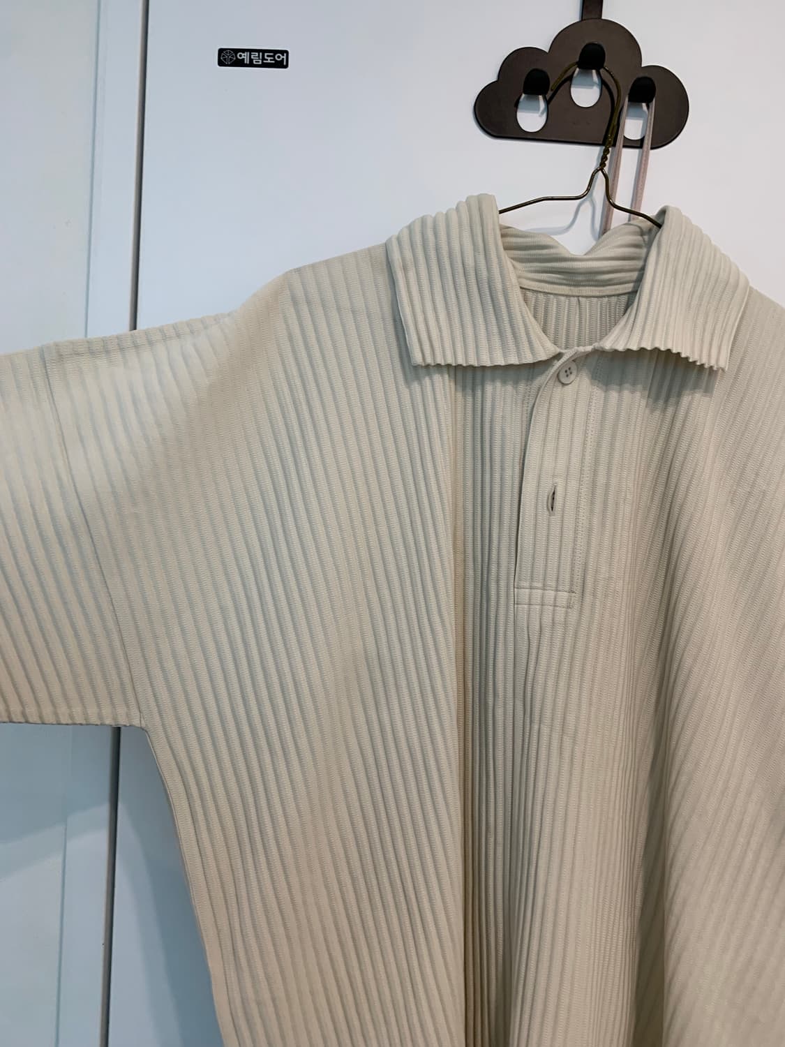 옴므플리세 아이보리 카라티 상품이미지2