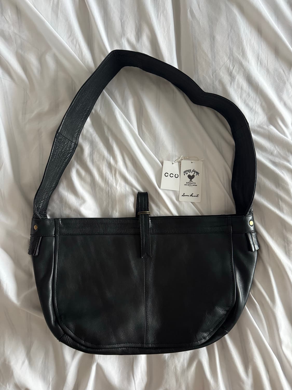 [M] CCU 레더 뉴스페이퍼백 상품이미지3