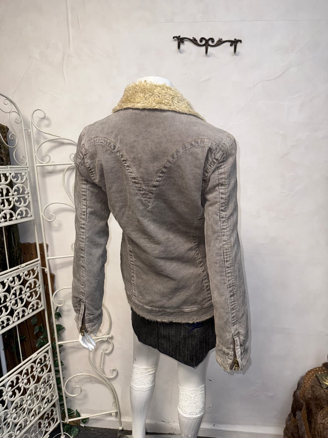 Levi’s gray corduroy fur padded jacket 상품이미지7