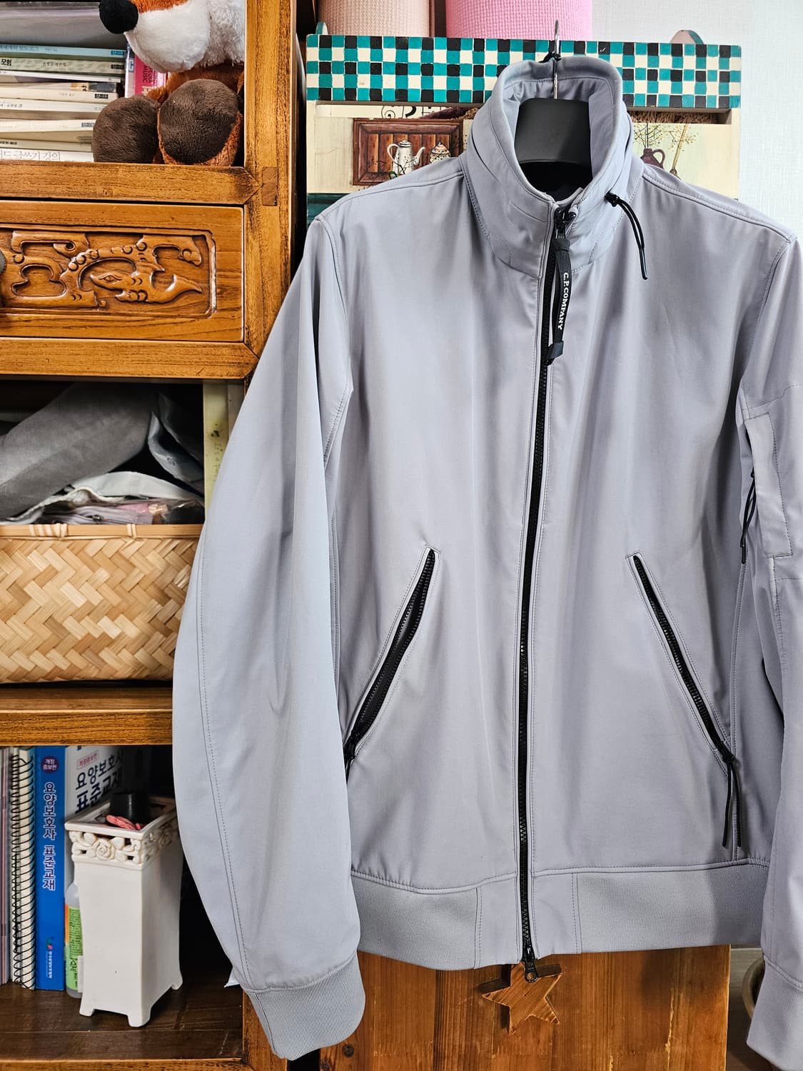 씨피컴퍼니 나일론 자켓 팔아요 cp컴퍼니 바람막이 100 50 105 L 상품이미지4