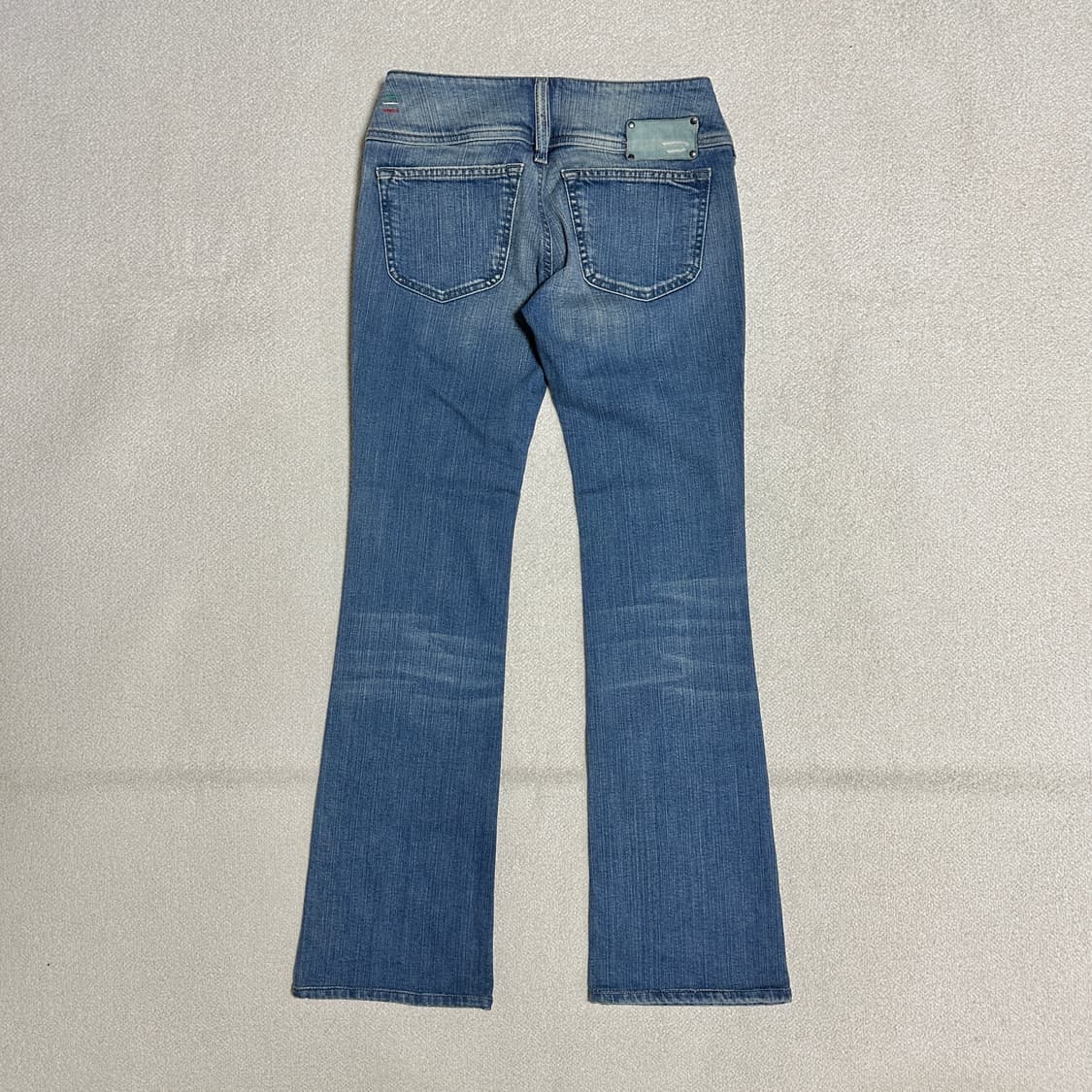 디젤 CHEROCK 로우라이즈 부츠컷 데님 팬츠 상품이미지2