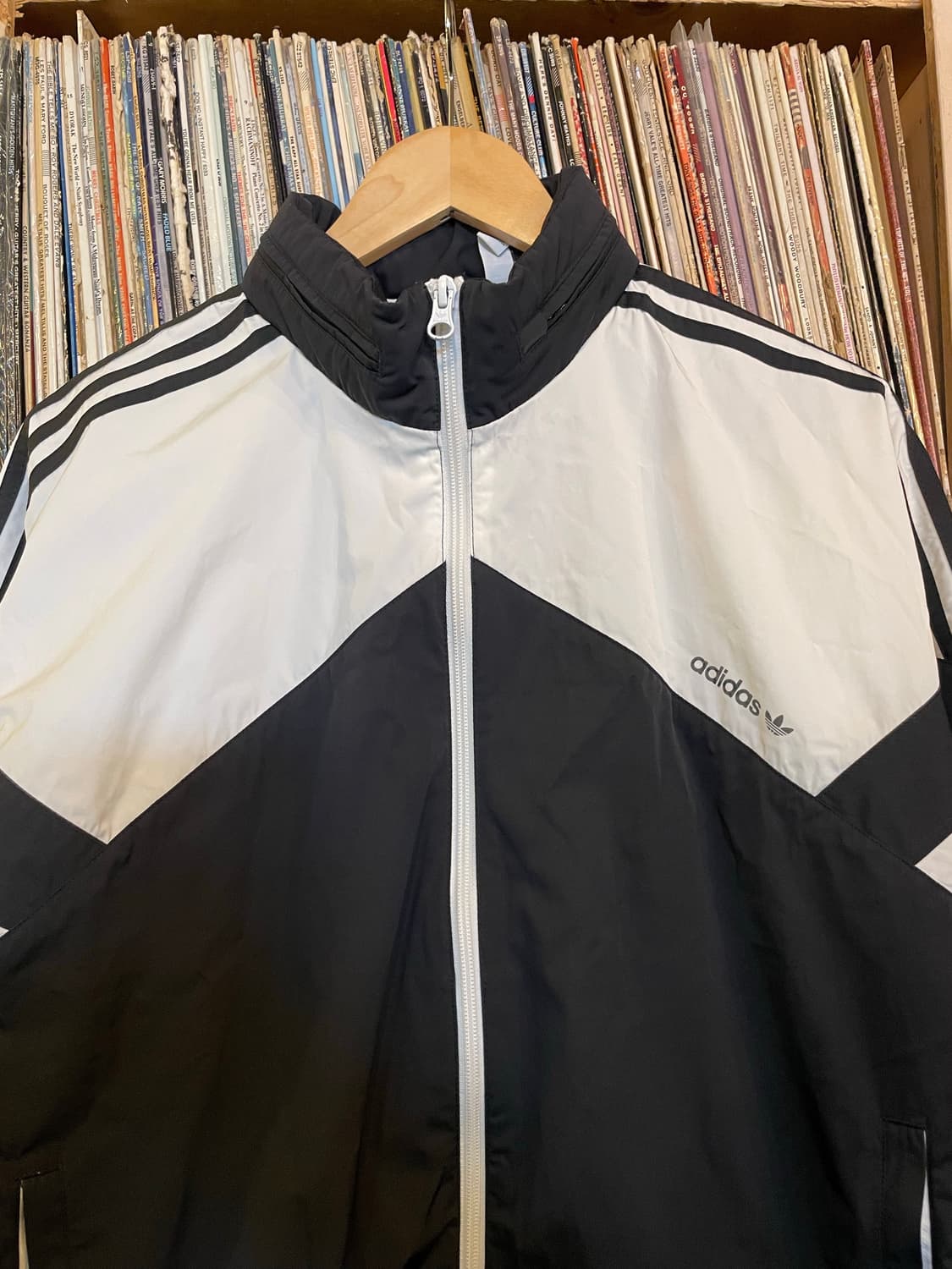 아디다스 화이트 배색 히든후디 윈드러너 자켓 상품이미지2