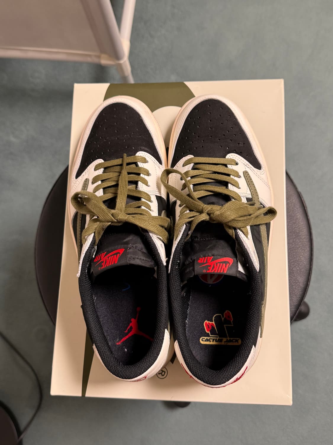 나이키 에어조던 1 트래비스 스캇 미디움 올리브 280 상품이미지3