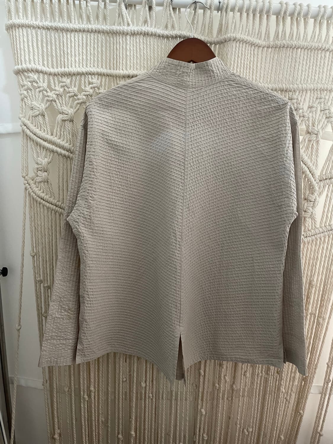 아이보리 엠보 텍스처 셔츠 상품이미지2