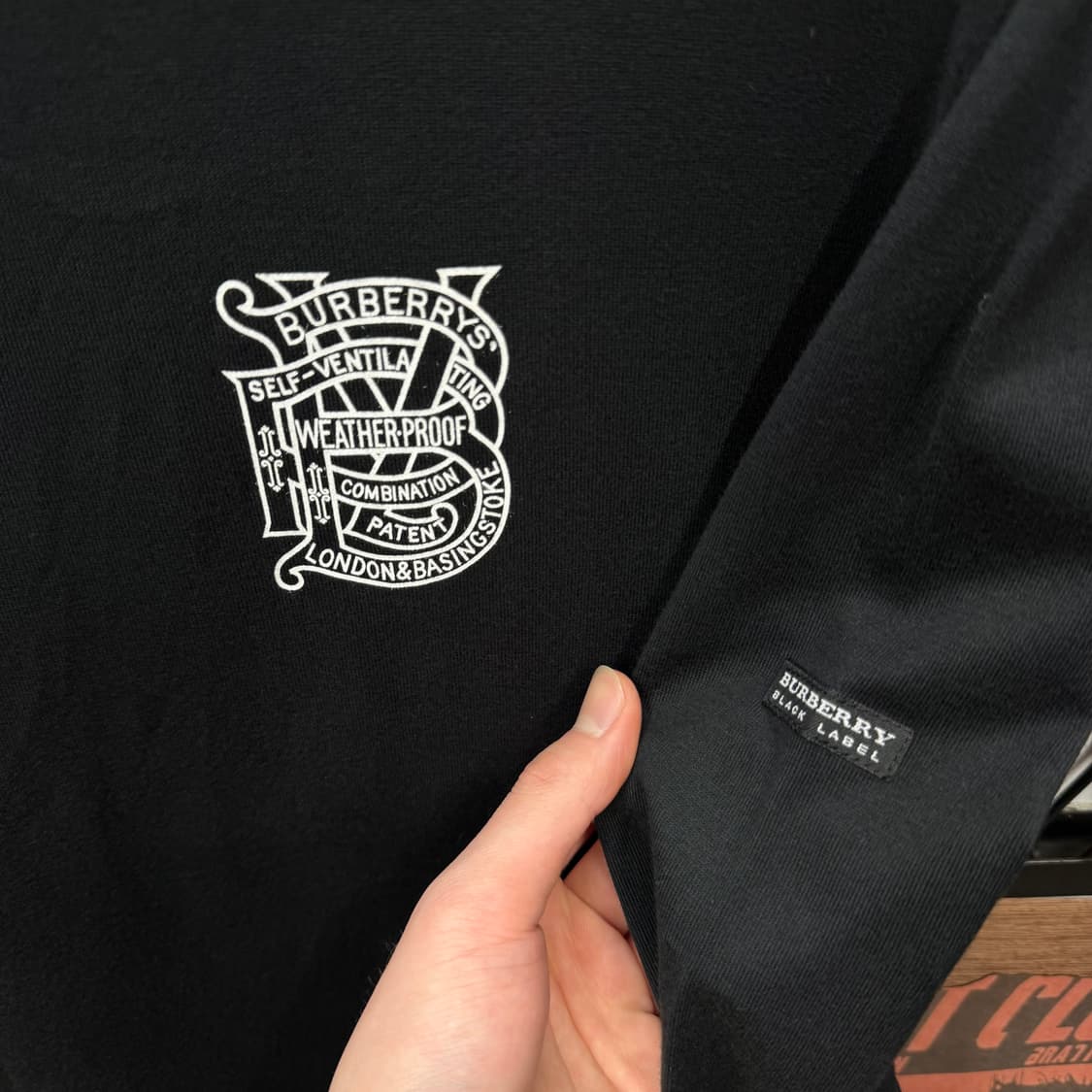 버버리 블랙 라벨 목폴라 롱슬리브 전면 로고 포인트 블랙 상품이미지5