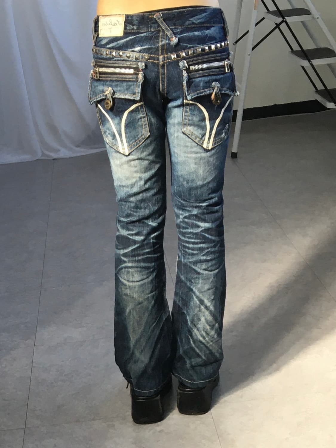 Stud point washing denim pants 상품이미지1
