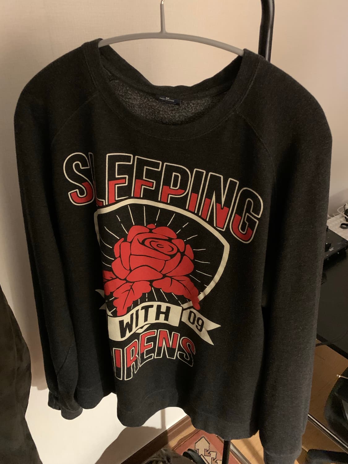 그래픽 롱슬리브 티셔츠 상품이미지1