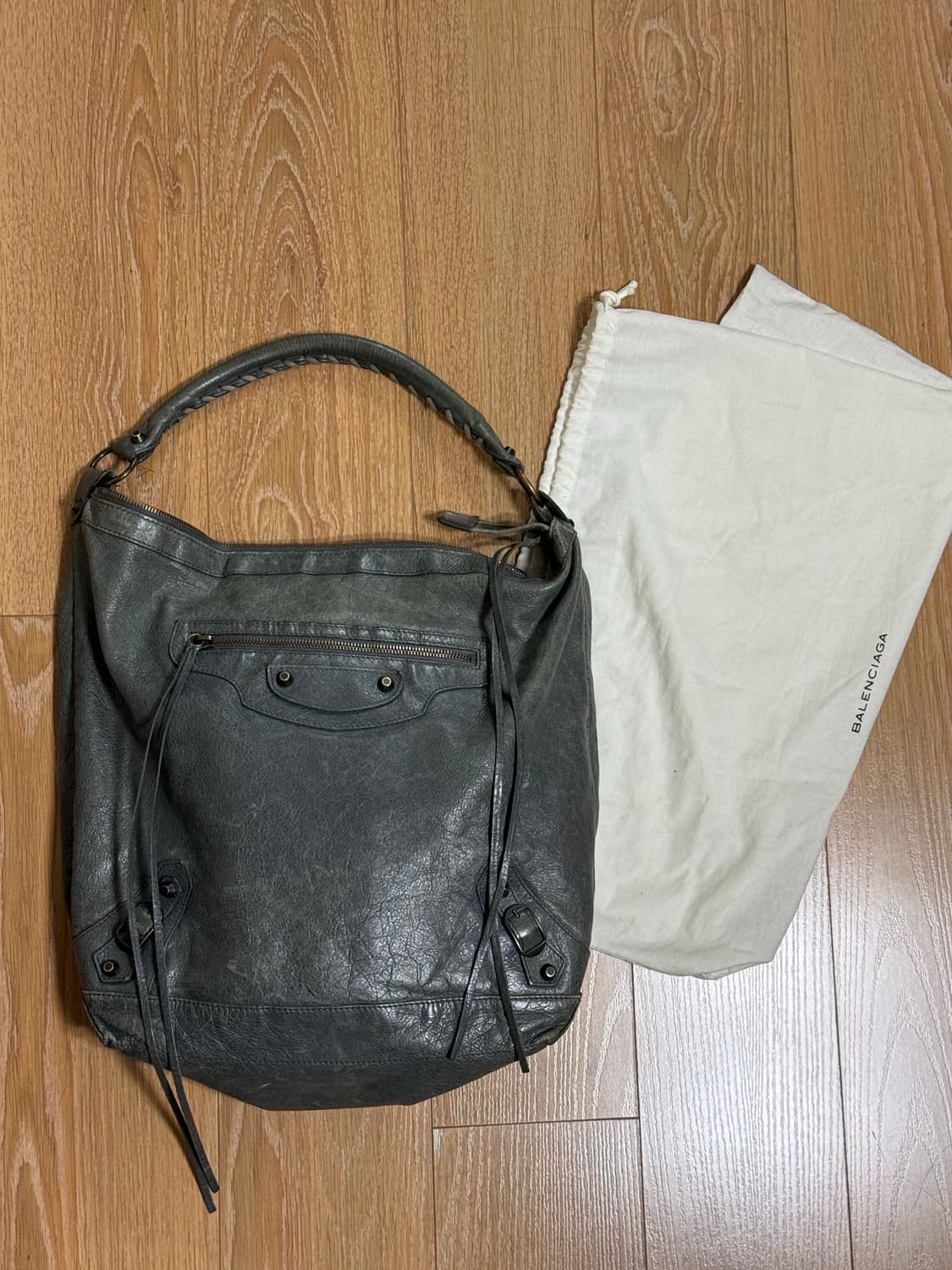 발렌시아가 모터백 데이 호보백 상품이미지2