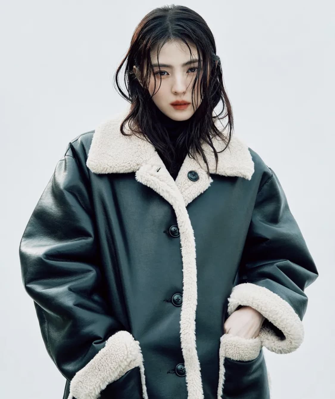 무신사스탠다드우먼 리버서블 신세틱 레더 시어링 하프코트 s 상품이미지1