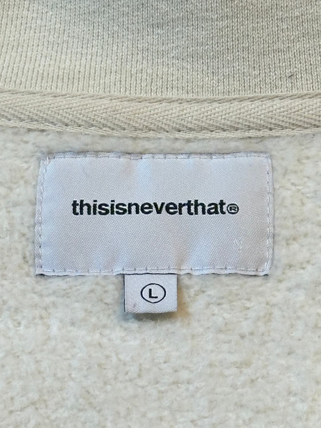 디스이즈네버댓 자수로고 하프 반집업 맨투맨 내츄럴 상품이미지4