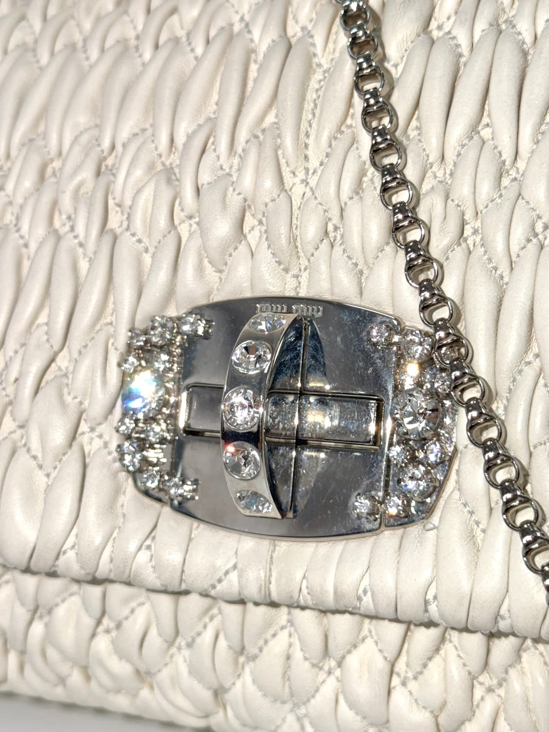 미우미우 마테라쎄 크리스탈 턴락 클러치 빅 크로스백 상품이미지3