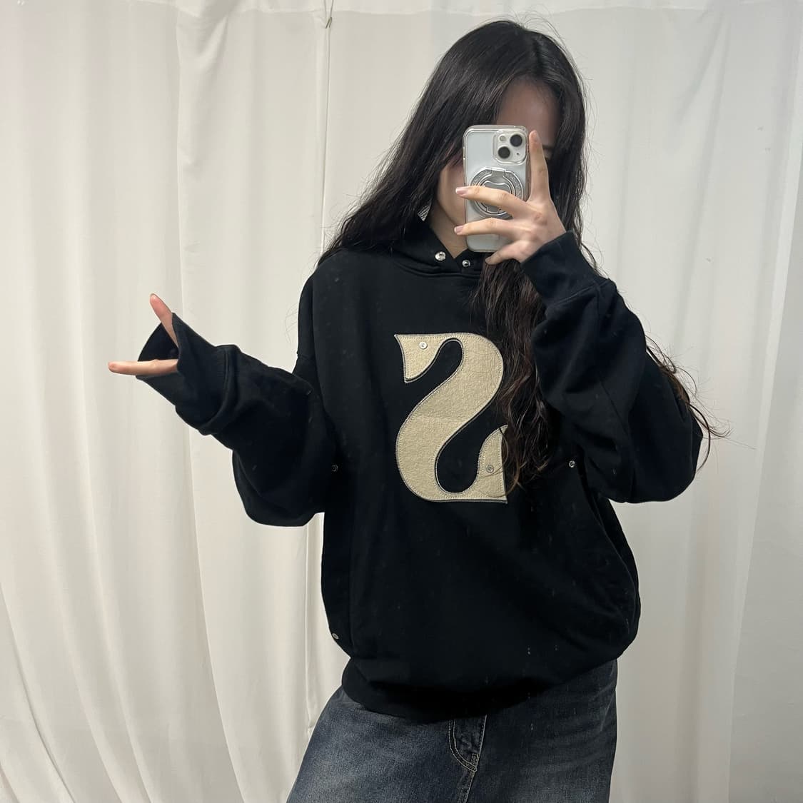 Satur Rivet Appliqué Black Hoodie 상품이미지2