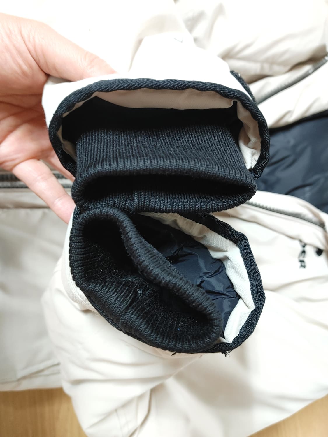 EiDER 아이더 여성  라쿤털 후드 숏패딩 상품이미지8