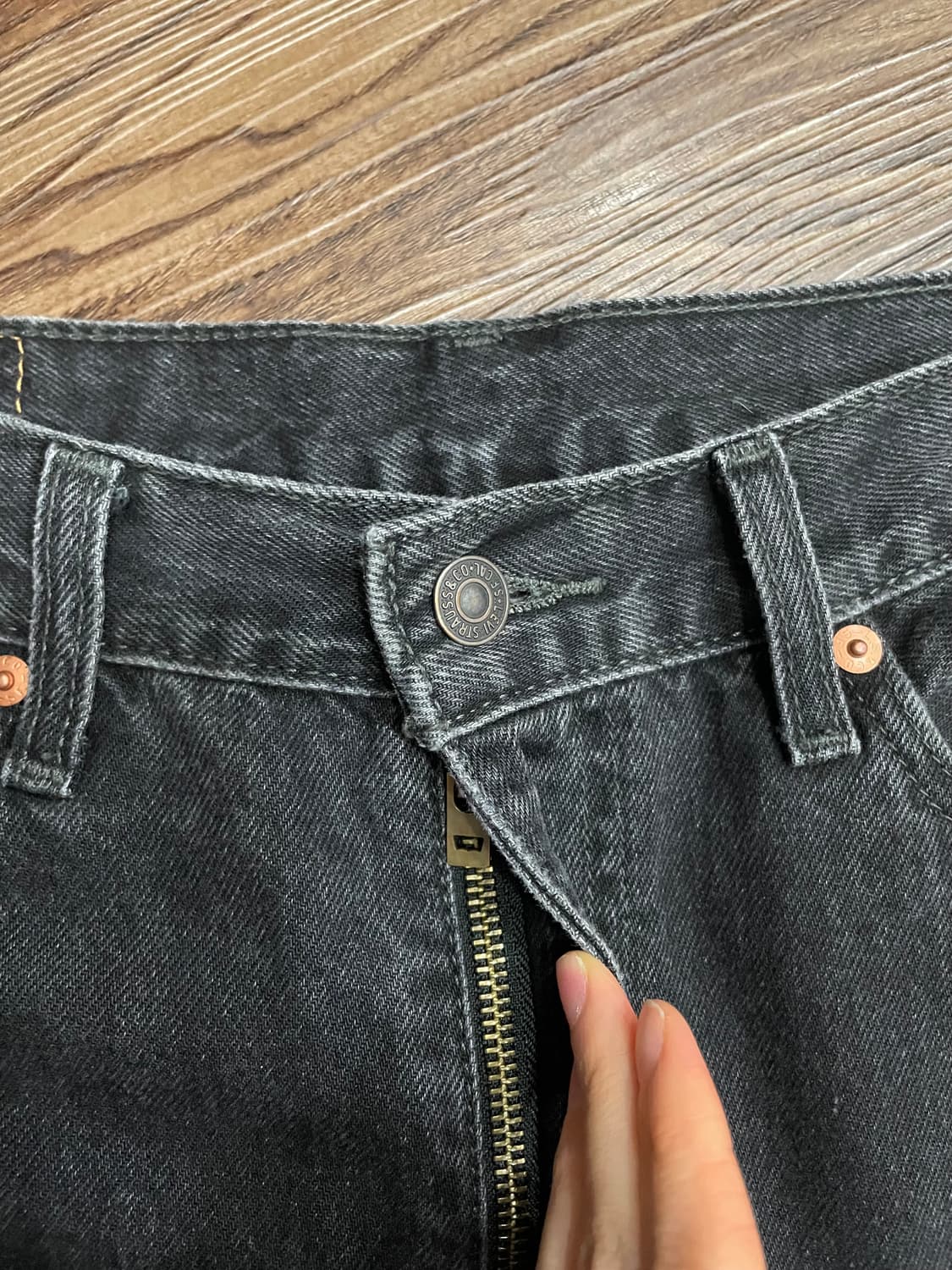 리바이스 565 97 흑청 데님 팬츠 상품이미지5