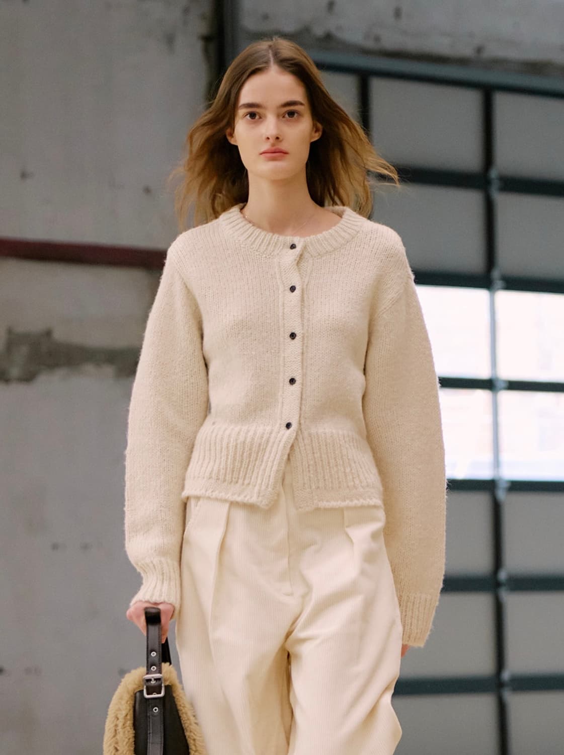 위메농 백스트링 알파카 가디건 아이보리 상품이미지1