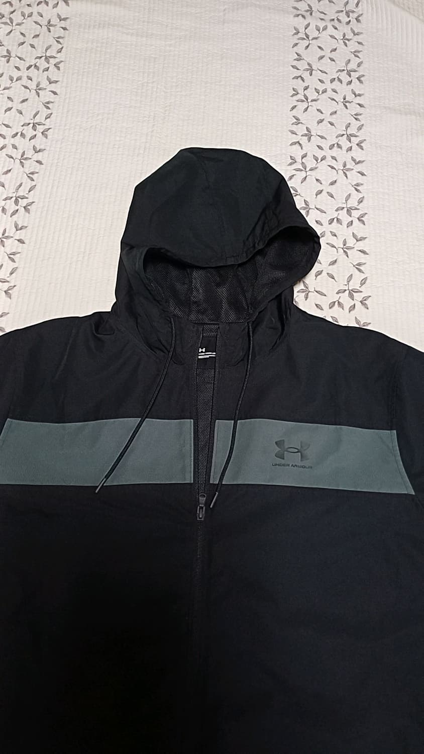 언더아머 얇은바람막이 빅사이즈120 가슴70 기장79 상품이미지3