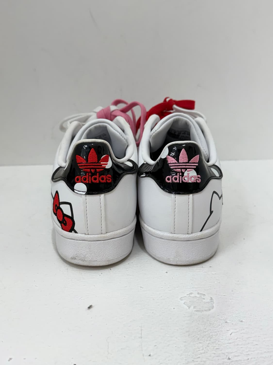 Adidas × Hello Kitty 스니커즈 상품이미지4