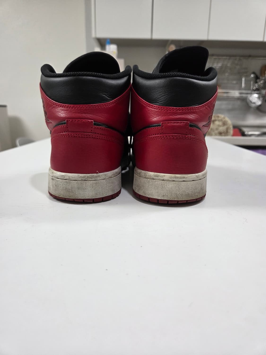 나이키 에어 조던 1 미드 브레드 275 상품이미지5