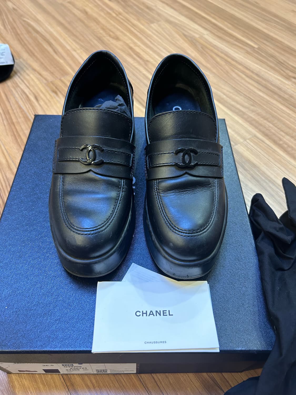 샤넬 블랙로고 로퍼 상품이미지1