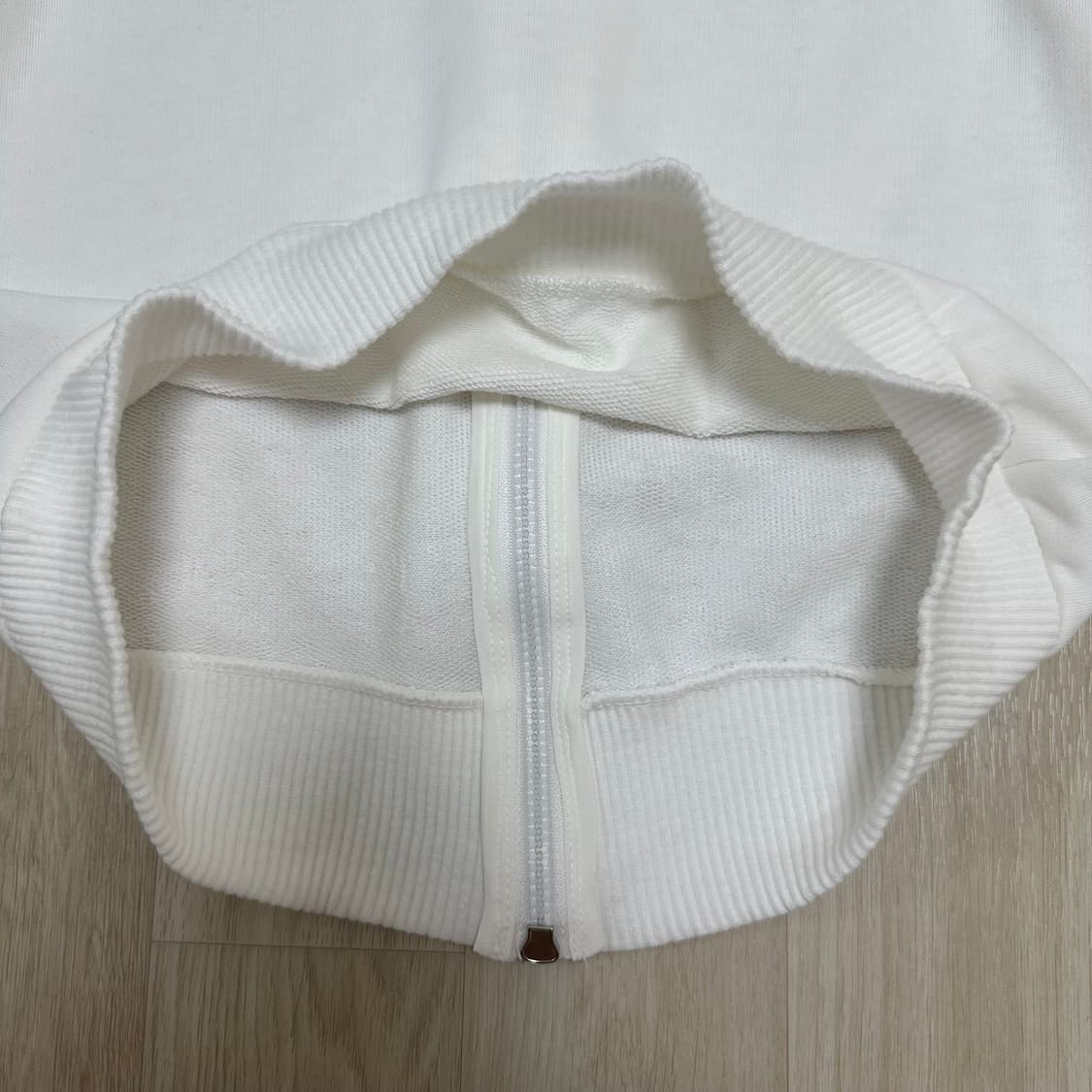 애즈온 솔트 집업 화이트 상품이미지3