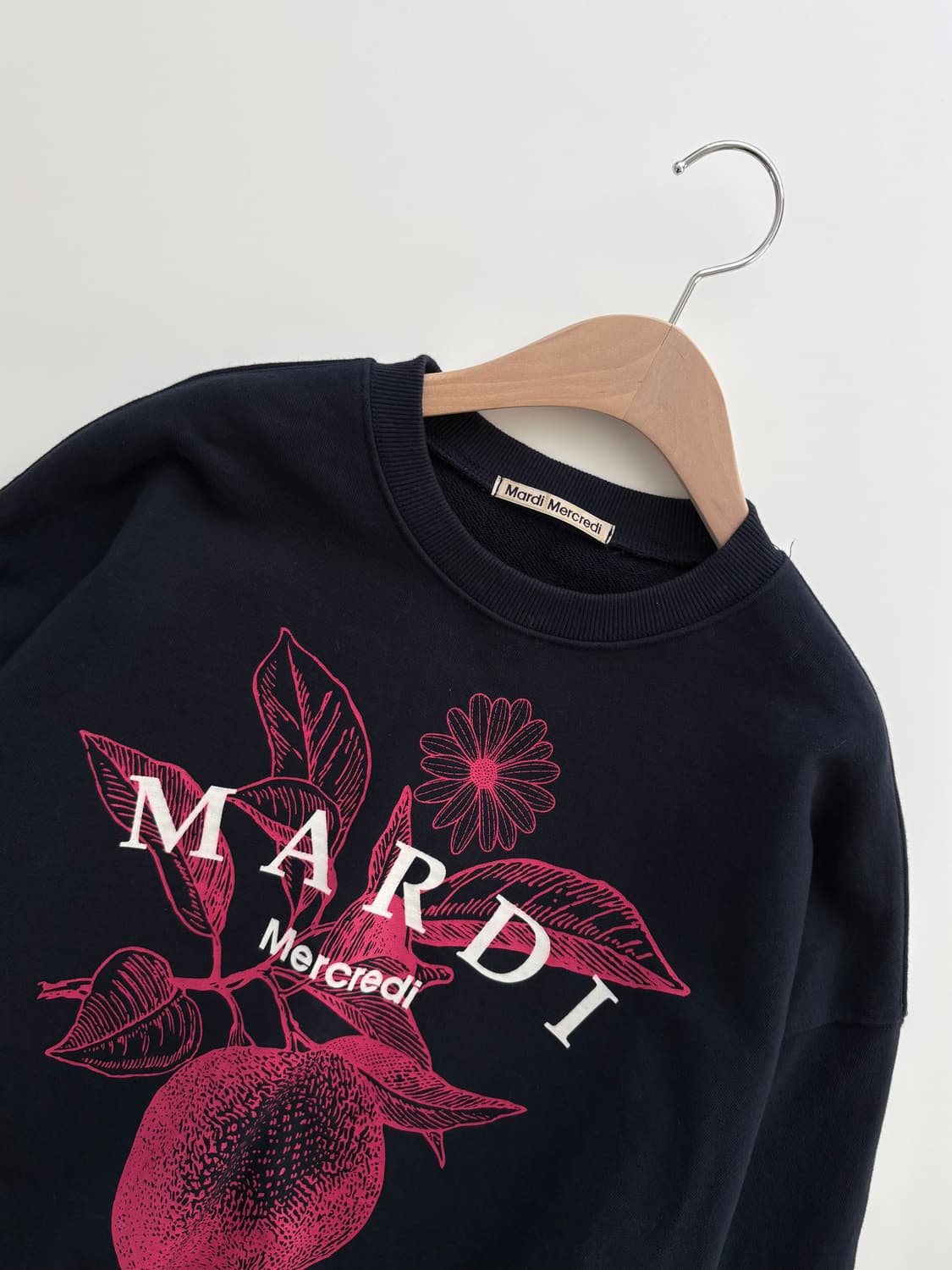 Mardi Mercredi 마르디 메르크디 네이비컬러 플라워로고 맨투맨 상품이미지4