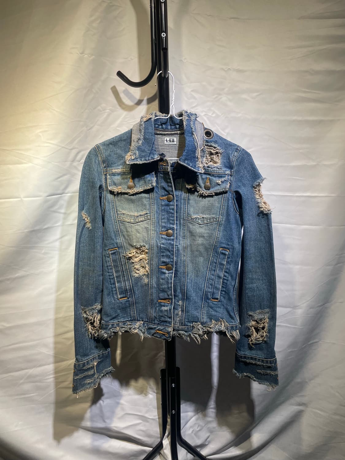 L.G.B MUDWASHED DENIM TRUCKER 상품이미지1