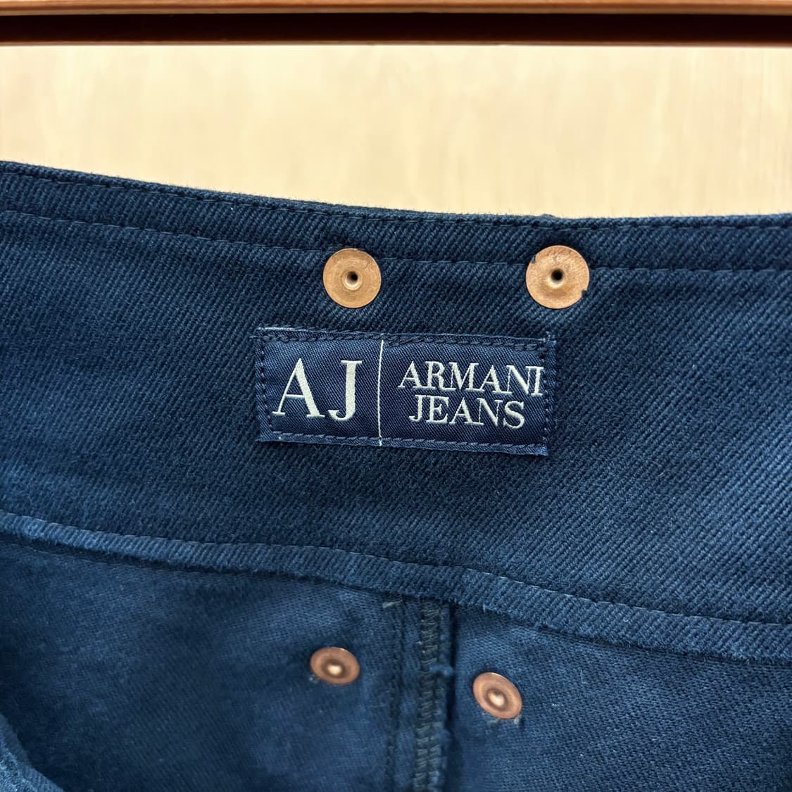 아르마니 진스 미니 스커트 더블 버튼 클로징 사이드 포켓 디테일 블랙 상품이미지8