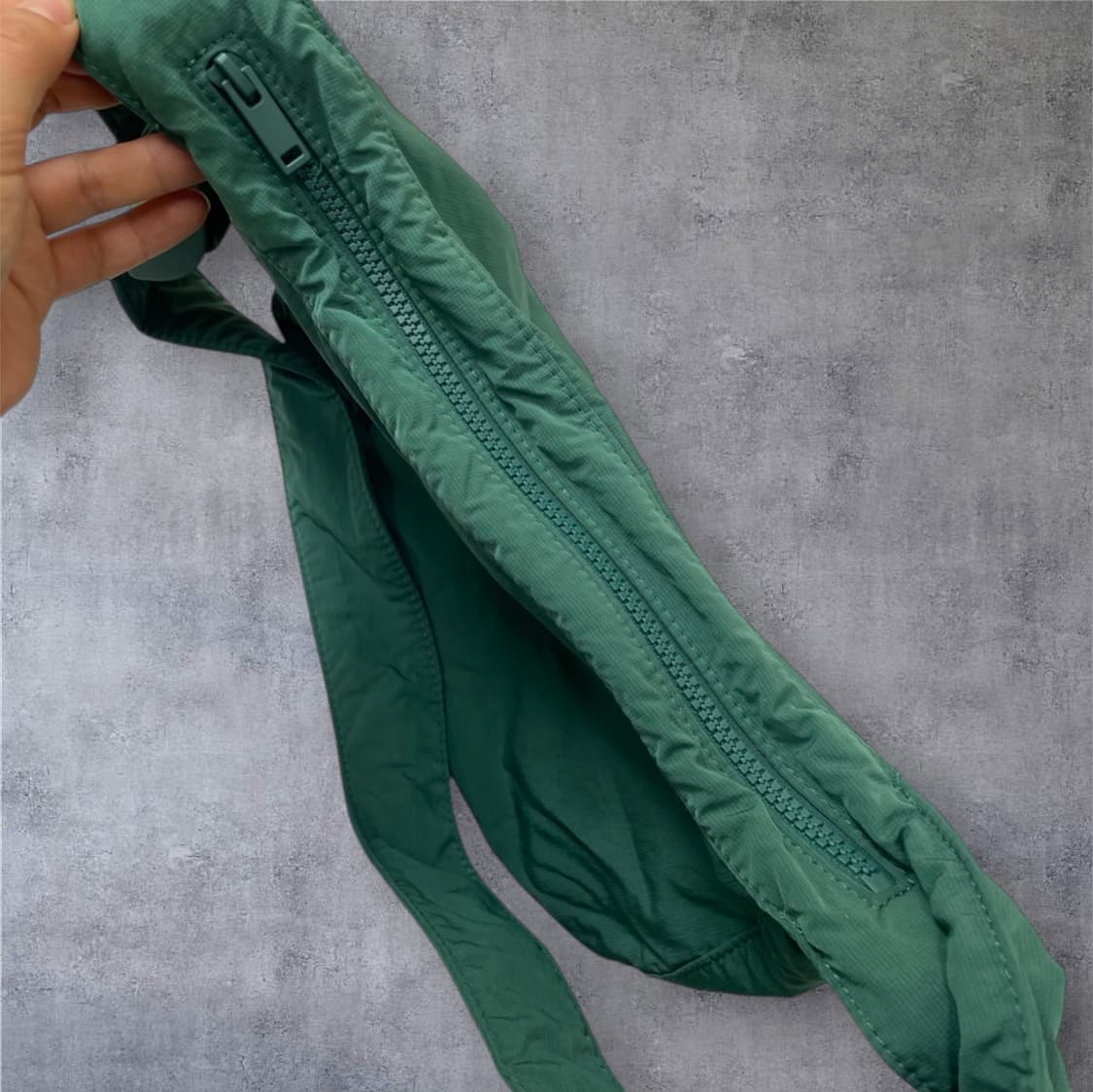 코스 Cos 다크그린 나일론 크로스바디 새들백 상품이미지7