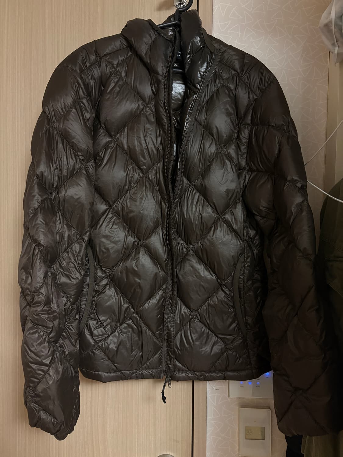 자라 애슬레틱 경량 패딩 브라운 상품이미지3