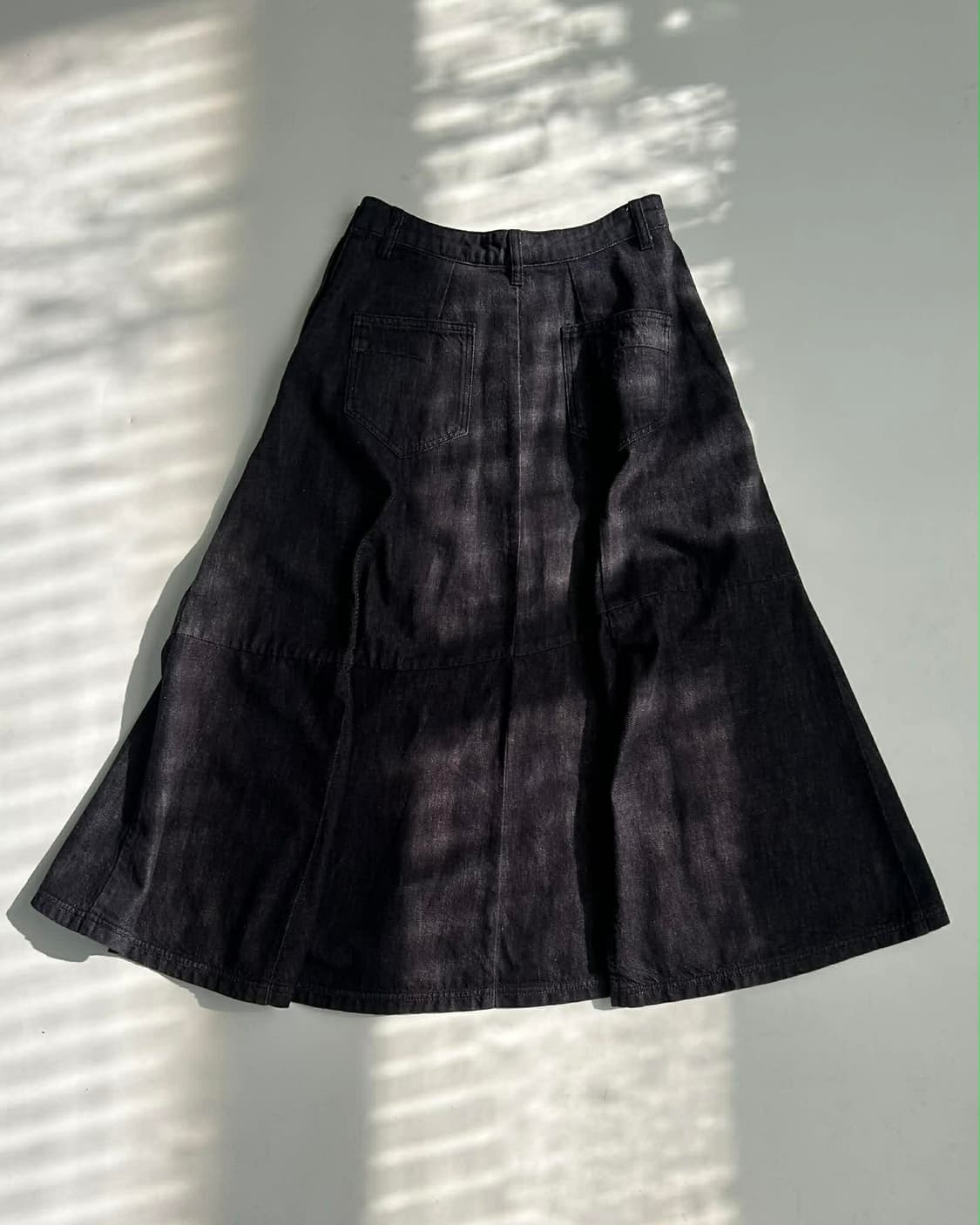 타임 포스트모던 한섬 21년 신형 진주 버튼 플레어 데님 스커트 상품이미지6