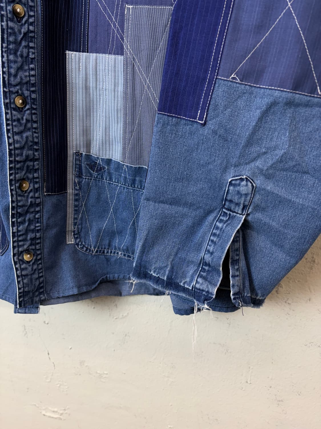 이스트오캄 핸드 리메이크 데님 패치워크 랜드필 셔츠 상품이미지3