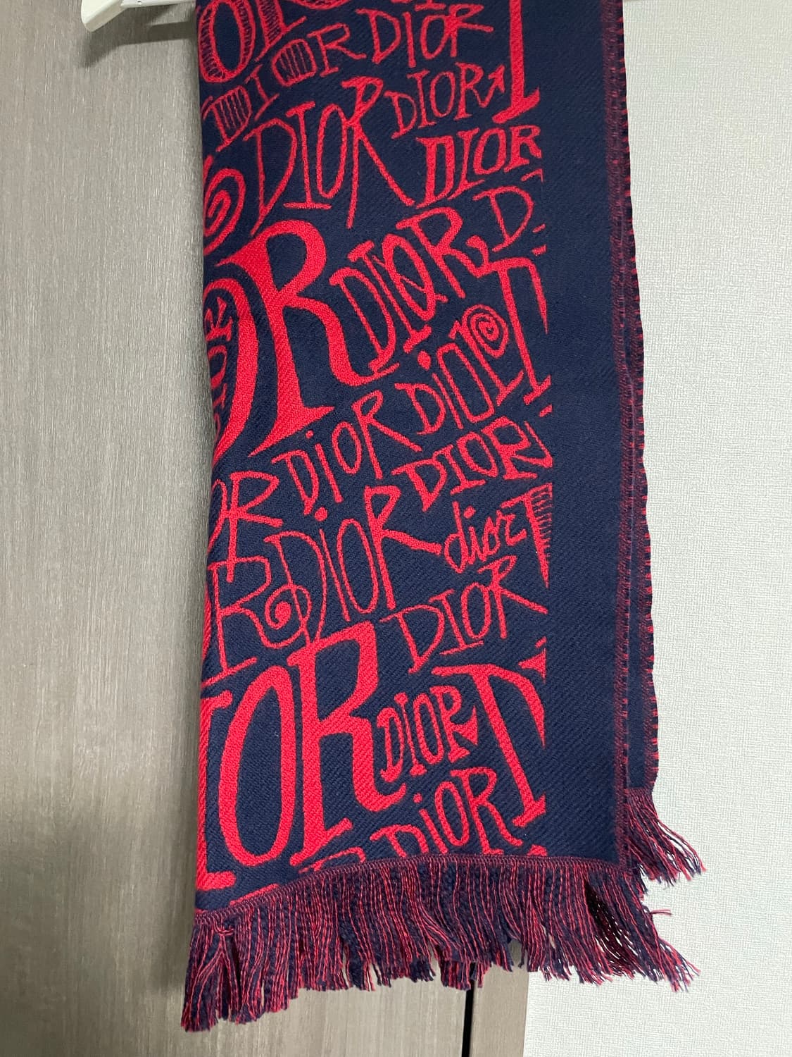 디올 그래픽 디자인 머플러 상품이미지1