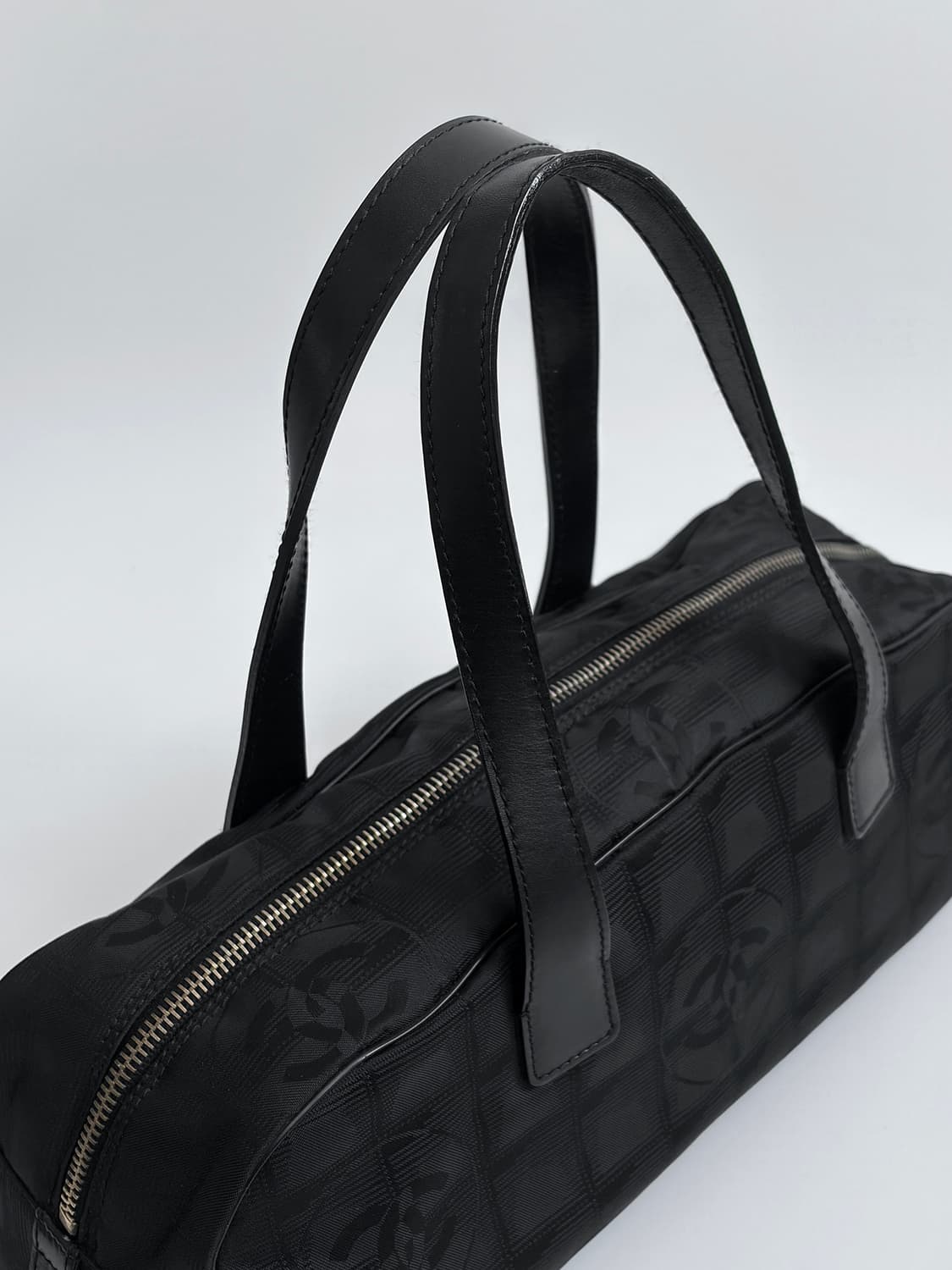 샤넬 뉴트래블라인 바게트 토트백 판매합니다. 상품이미지5