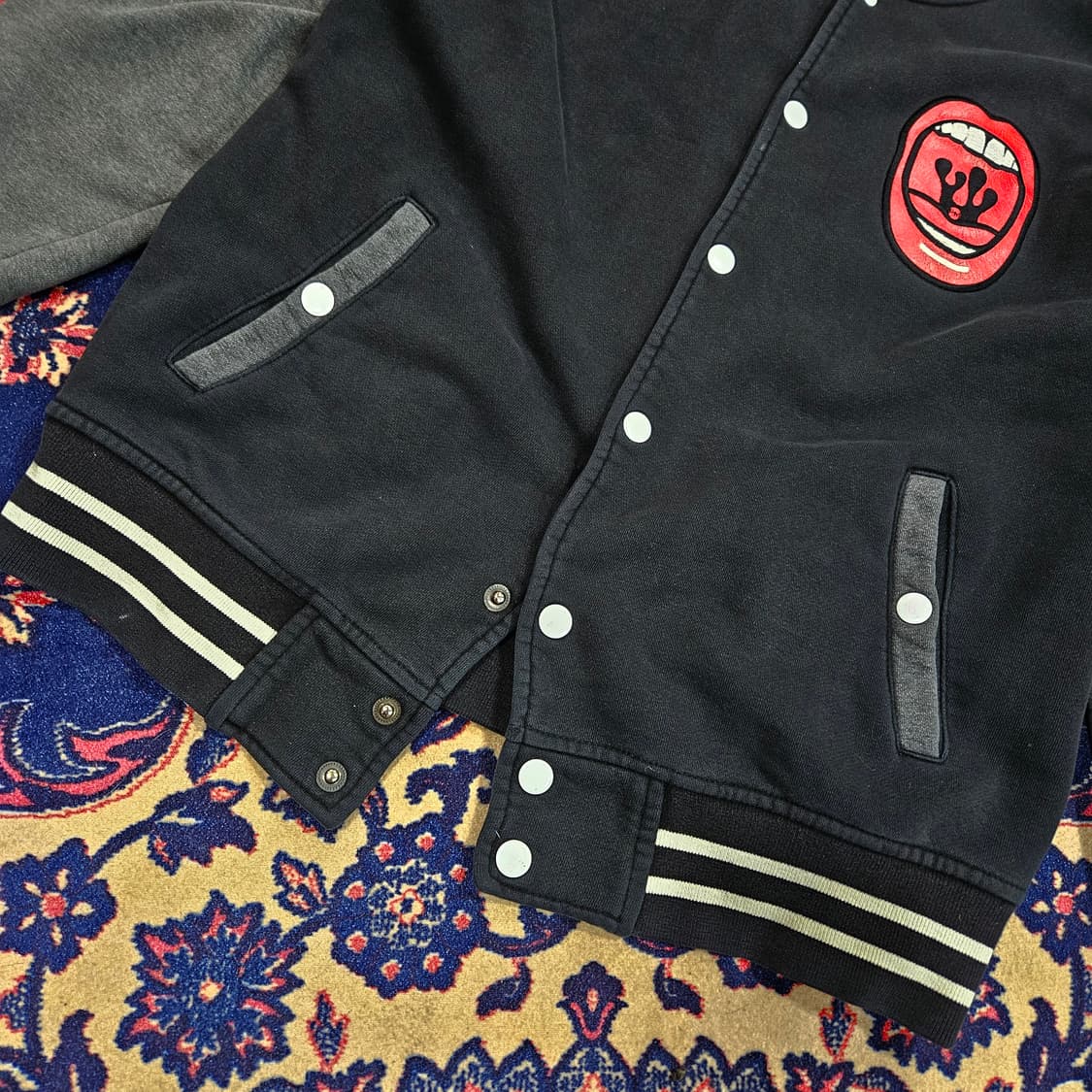 플레이몬스터 시그니쳐 패치 스타디움 바시티 기모 자켓 M size 상품이미지3