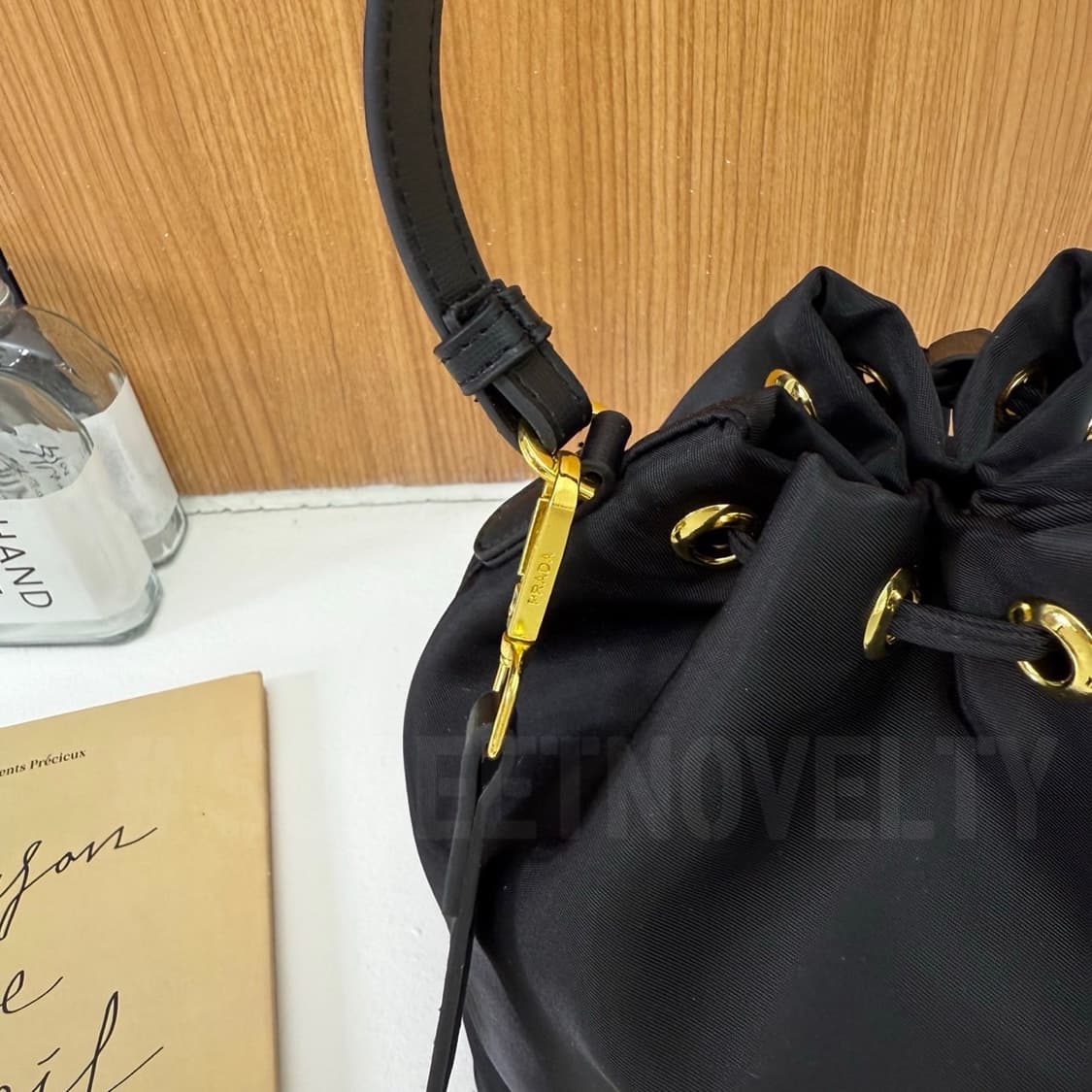 프라다 리나일론 버킷백 크로스백 블랙 상품이미지9