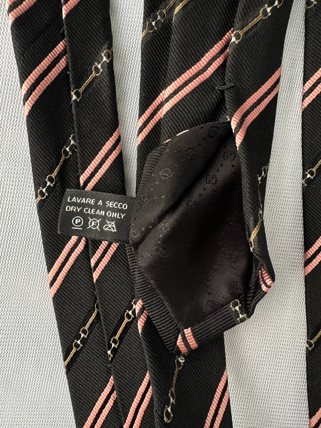 구찌 실크 넥타이 블랙/핑크 상품이미지4