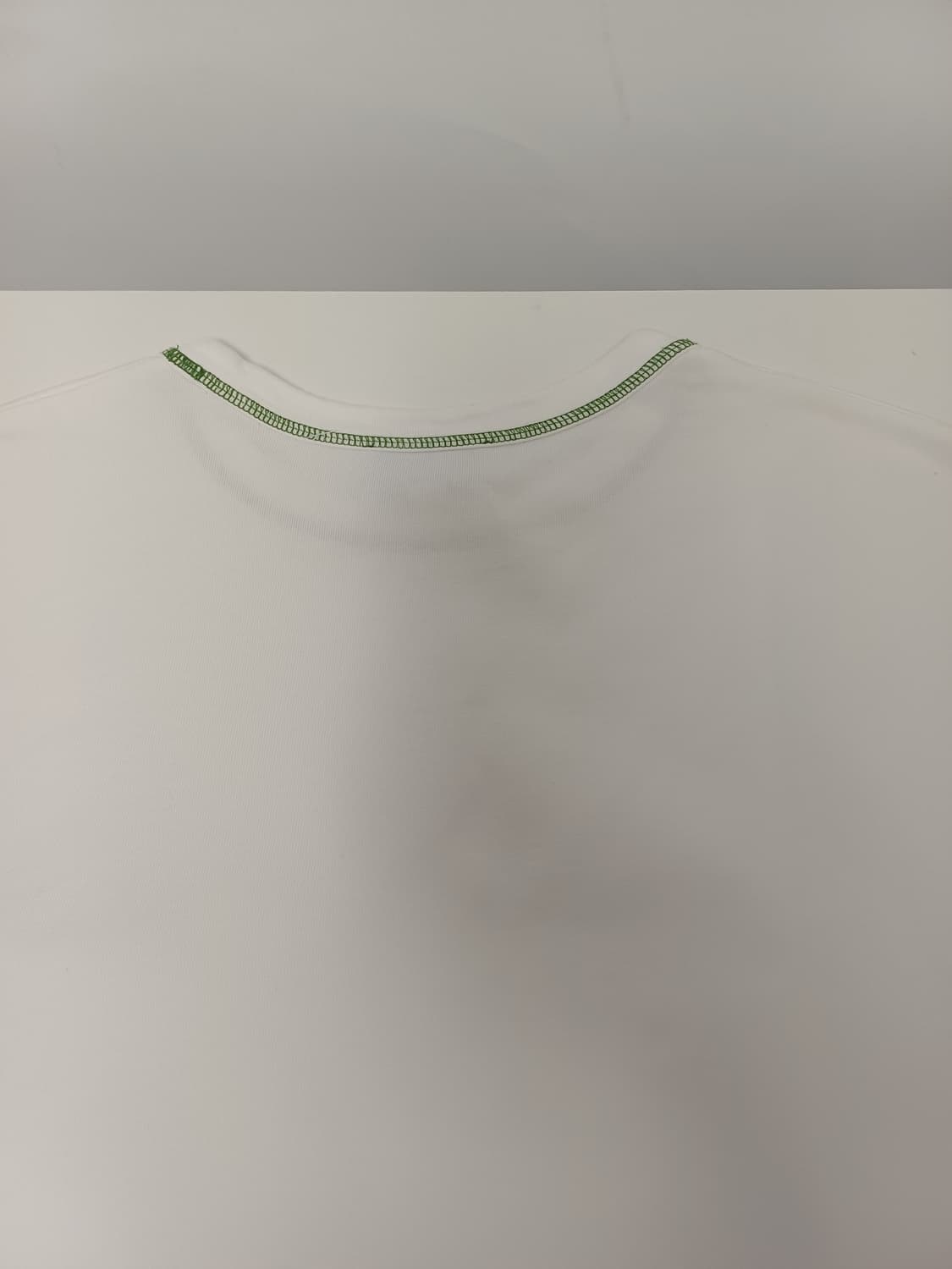 COS(코스) 릴랙스핏 콘트라스트 스티치 체스트 포켓 티- 화이트 그린 상품이미지6