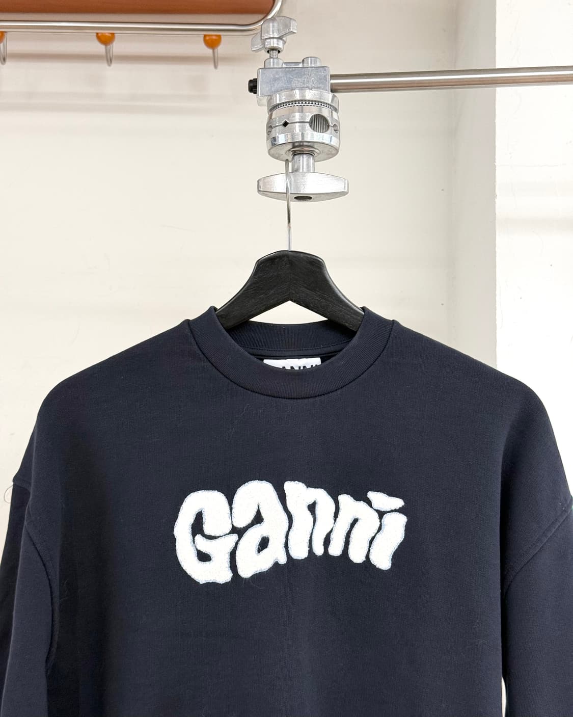 가니 네이비 화이트 부클 로고 스웻셔츠 상품이미지2