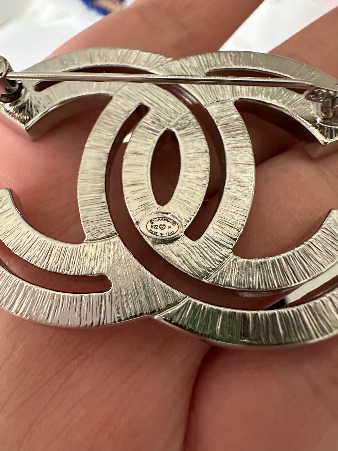 22년도 샤넬 크리스탈 cc로고 브로치 상품이미지4