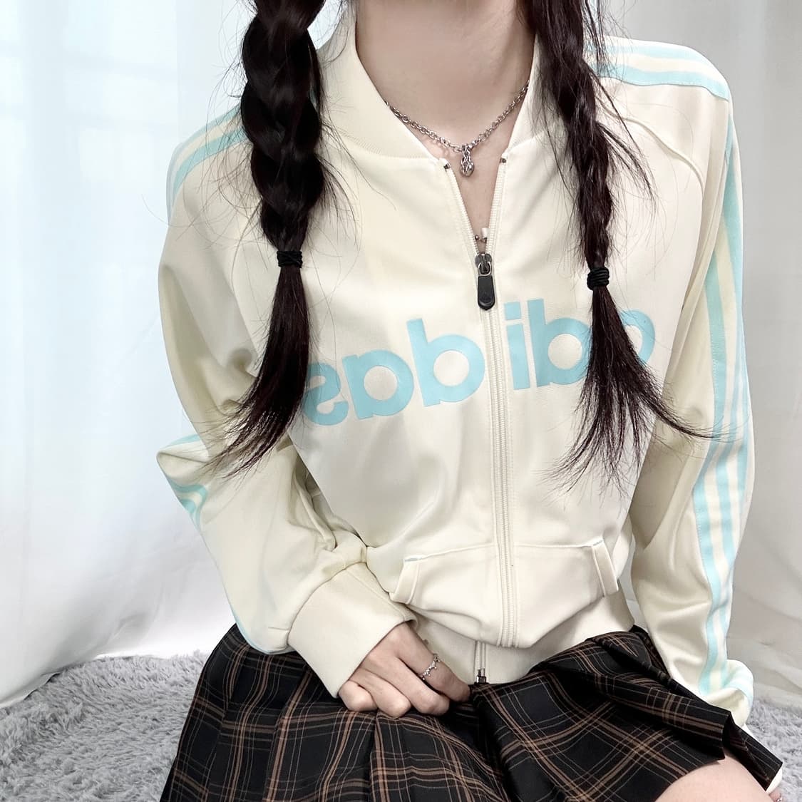 아디다스 시나모롤 스펠로고 져지 상품이미지3